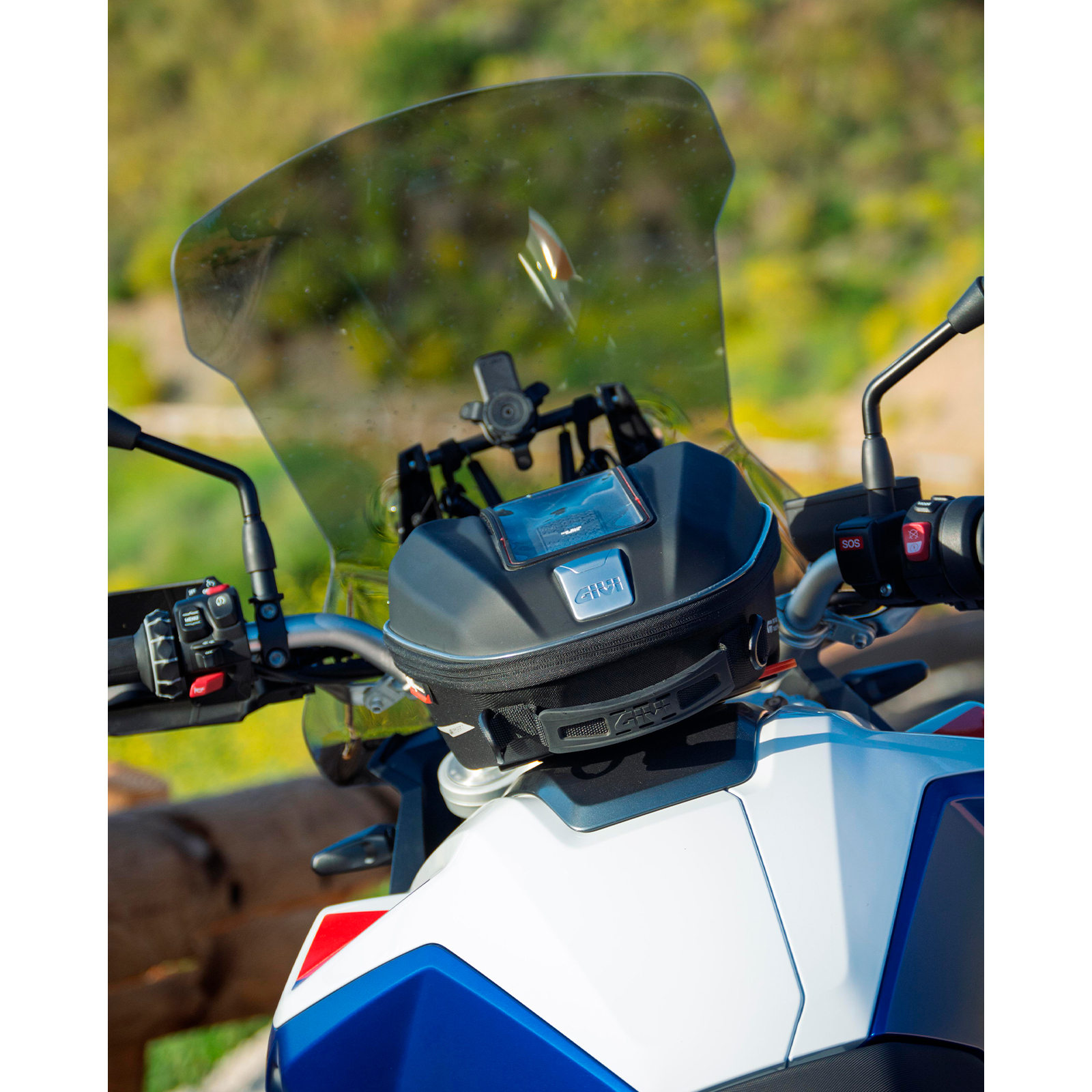 Cúpula ahumada con spoiler Givi moto BMW F900GS 2024-