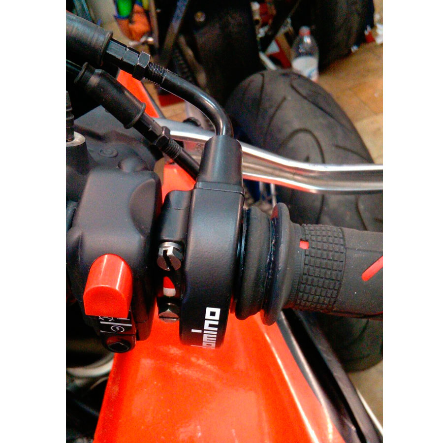Puño rapido Domino XM2 y puños de goma para moto