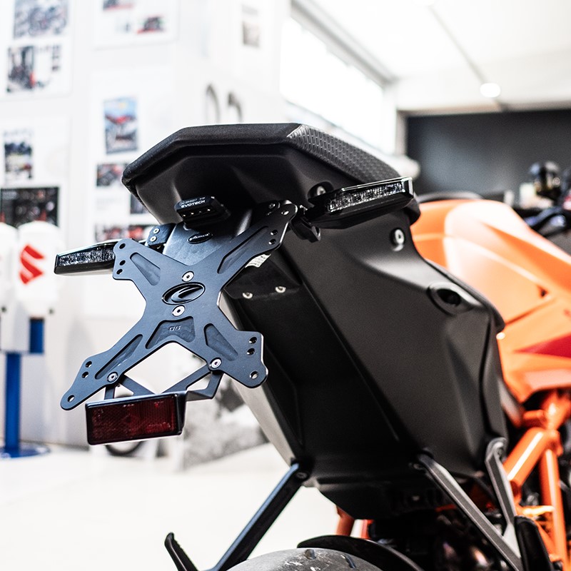Portamatriculas Evotech RC para Ktm 990 Duke / 1390 SuperDuke R 24+