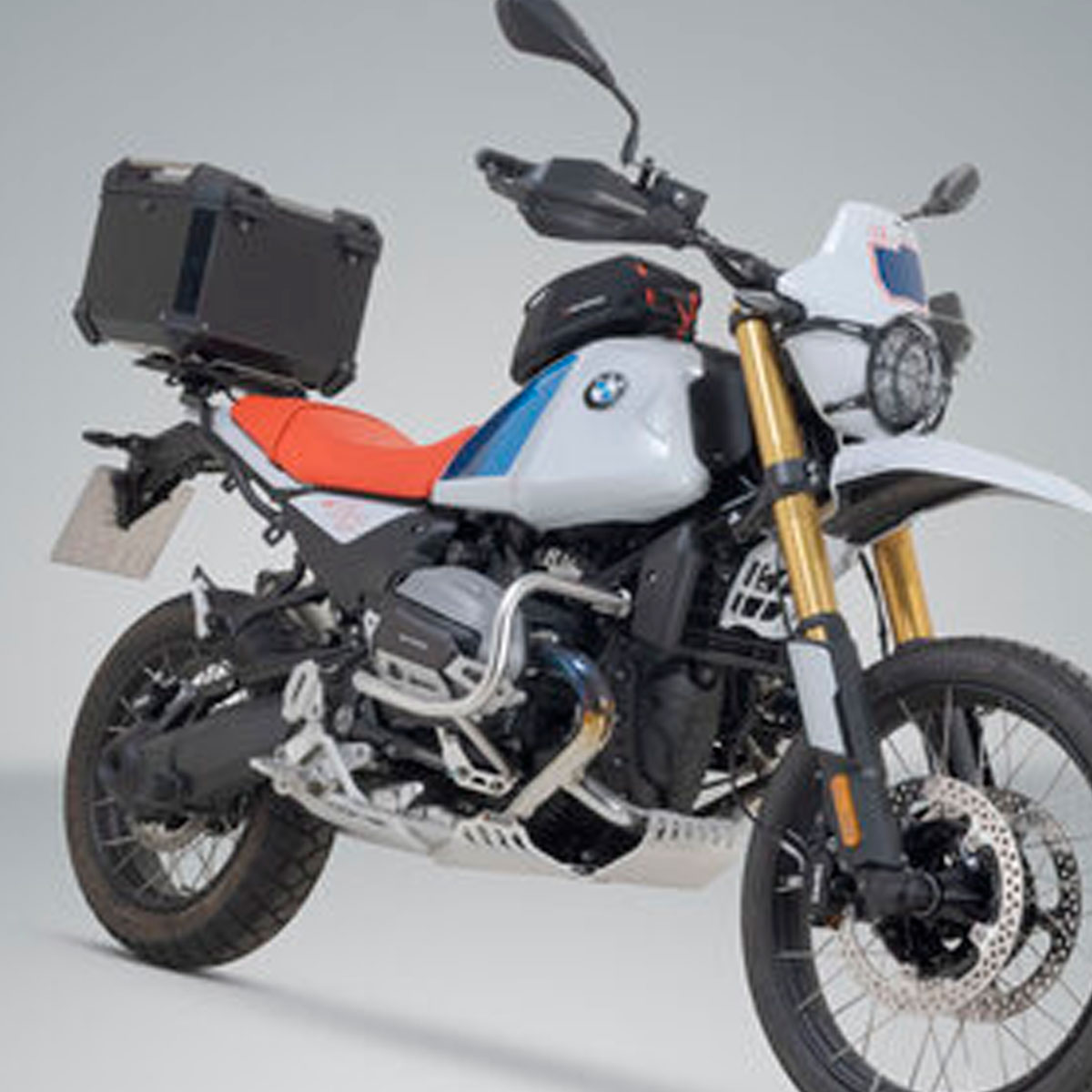 Baul negro TRAX ADV de SWMotech 38L para BMW R12G / S 24+