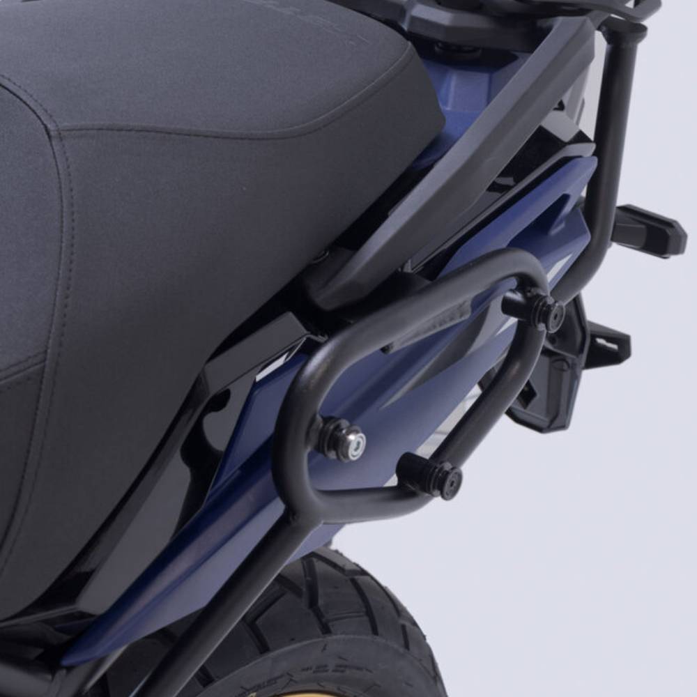 SLC Soporte lateral maleta Suzuki VStrom 800 23- SWMotech