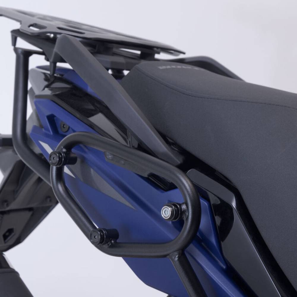 SLC Soporte lateral maleta Suzuki VStrom 800 23- SWMotech