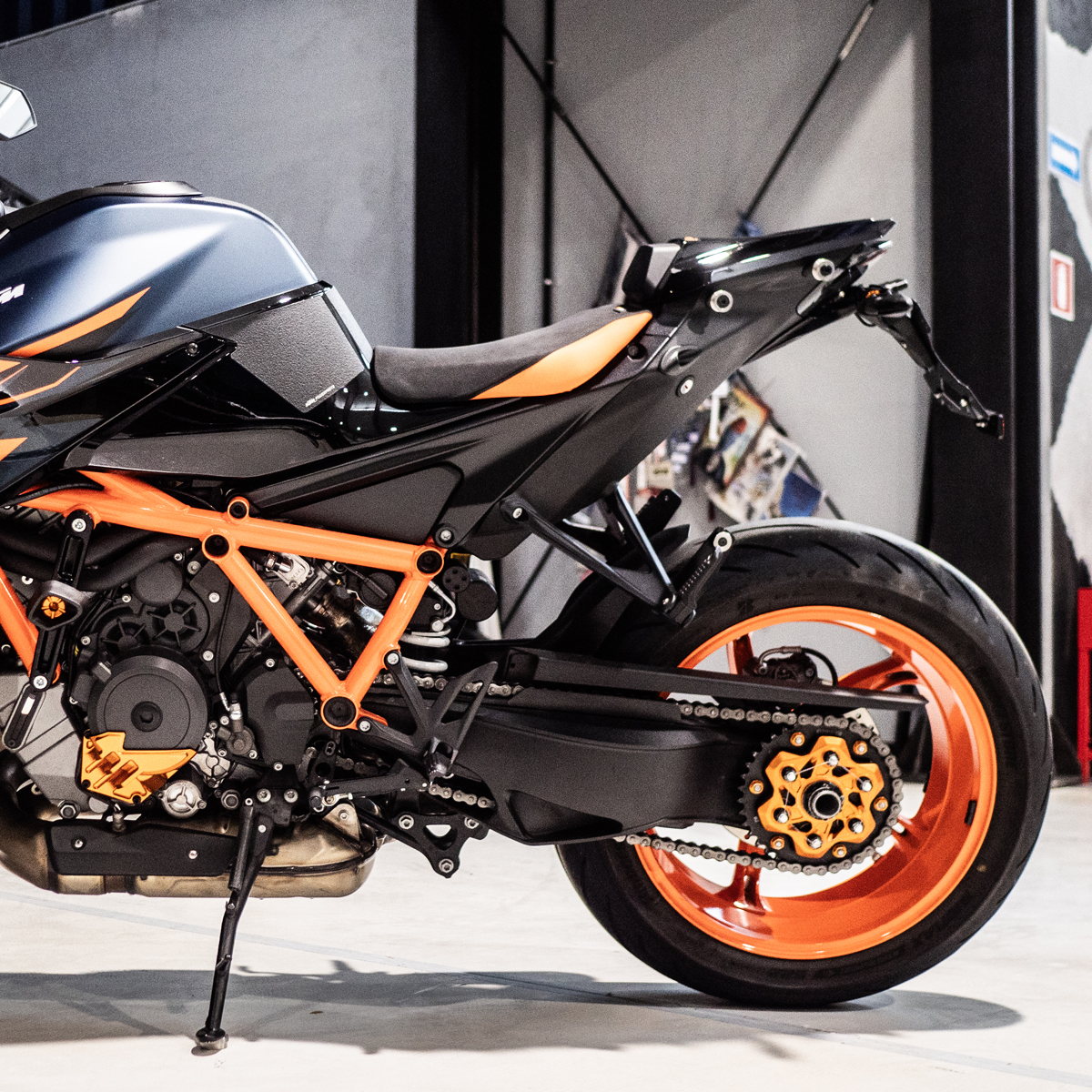 Porta corona para KTM 1290 Superduke y KTM 1390 Superduke