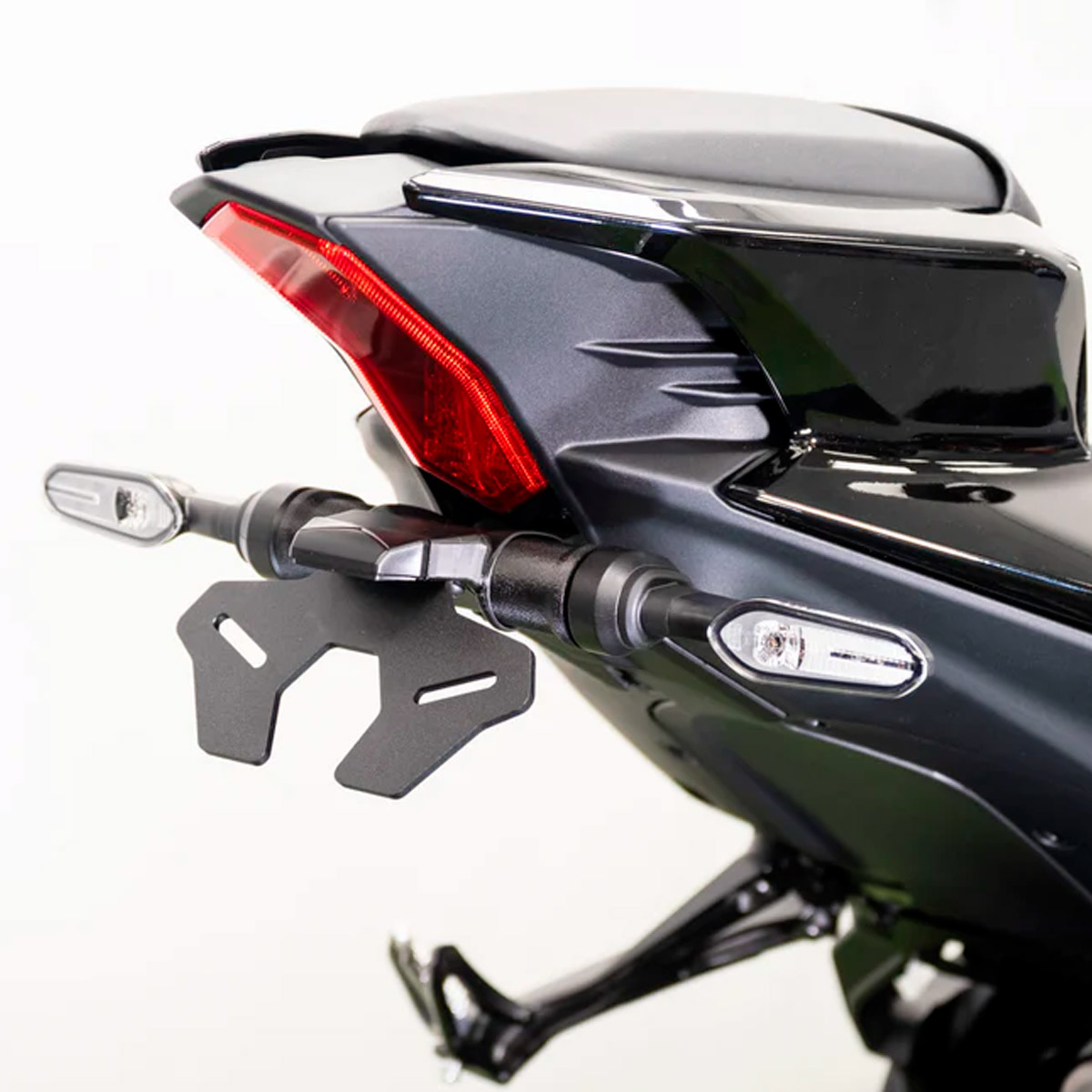 Portamatriculas Yamaha R9 25+ EP