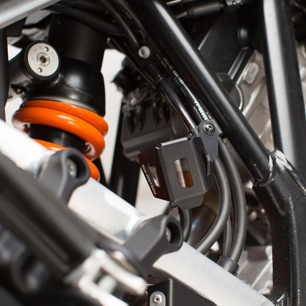Protector depósito líquido frenos KTM 1050/1090/1190 Adv,1290 SAdv. SWMotech