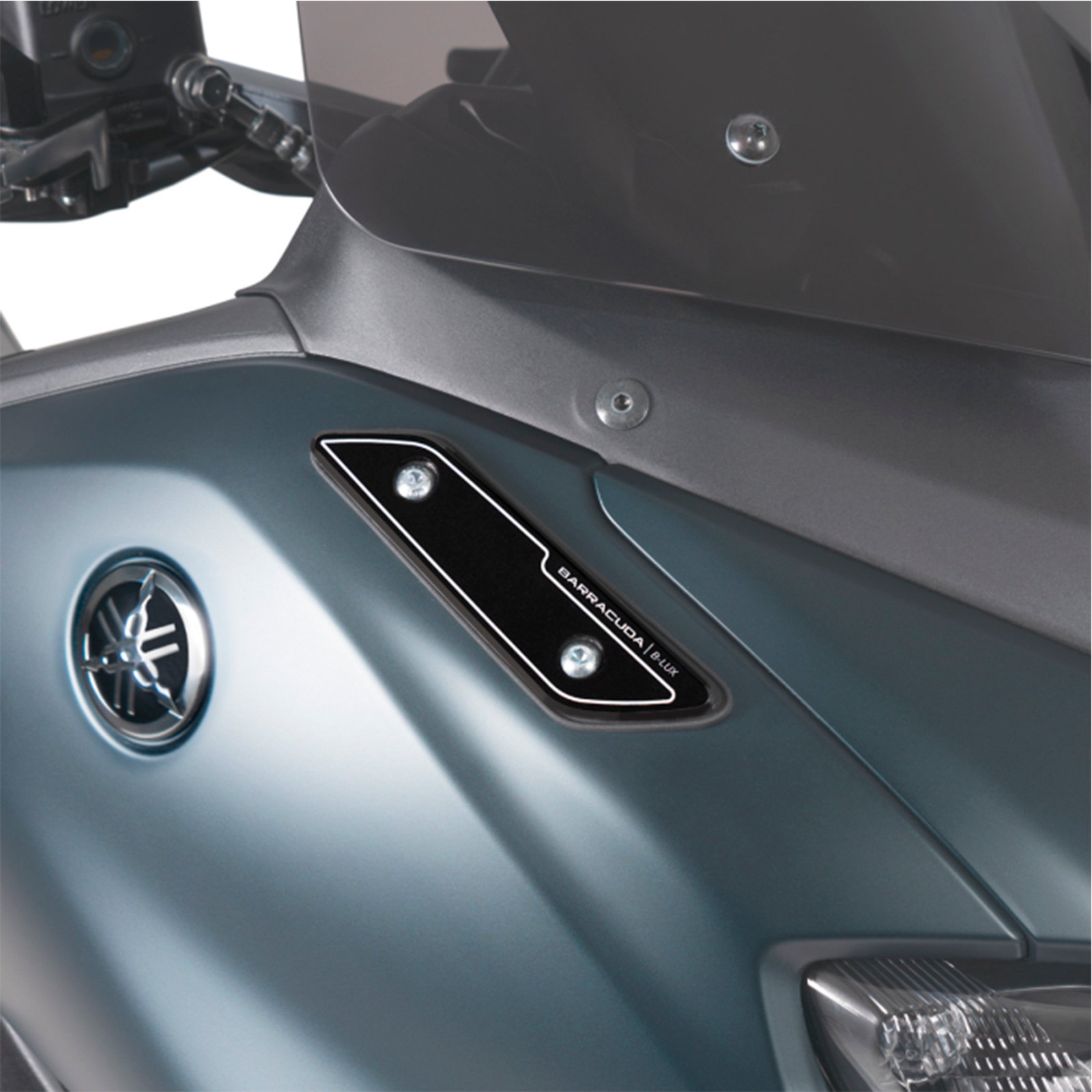 Tapa hueco espejos originales Barracuda Yamaha T-Max 560 22