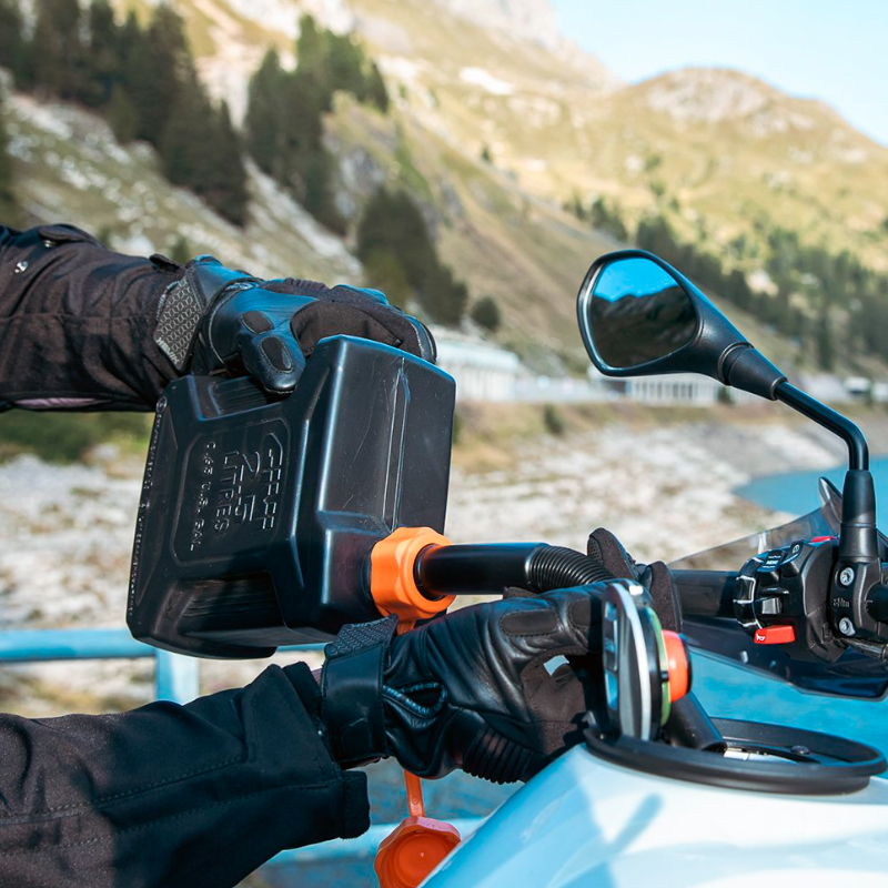 Bidon 2,5 litros Givi homologado para el transporte de gasolina agua o aceite