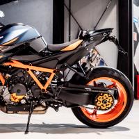 Porta corona para KTM 1290 Superduke y KTM 1390 Superduke