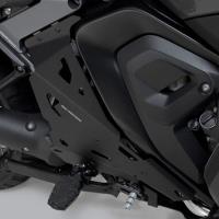 Protector pie de cadena o escape BMW R1300GS ADV 24+ SWMotech