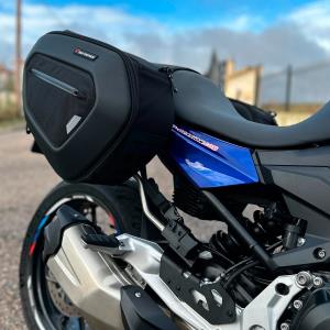 Juego de alforjas PRO BLAZE H con soportes BMW F900R-XR unidad de pruebas